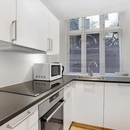 Apartment Center 739 *